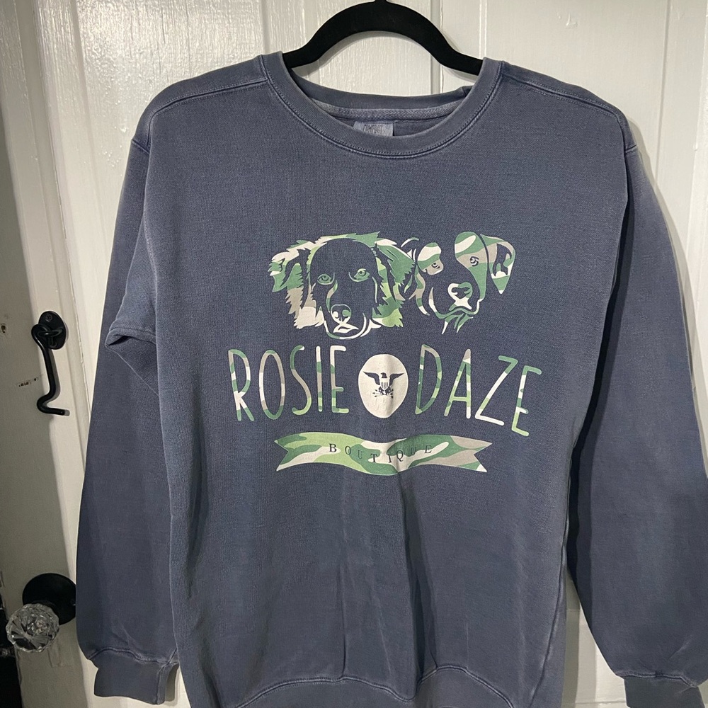 Rosie Daze camo dog logo sweatshirt